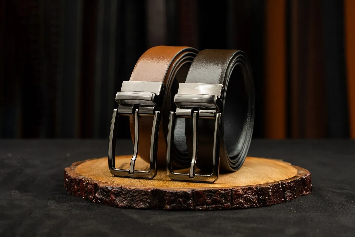 Ceintures en cuir à boucle argentée