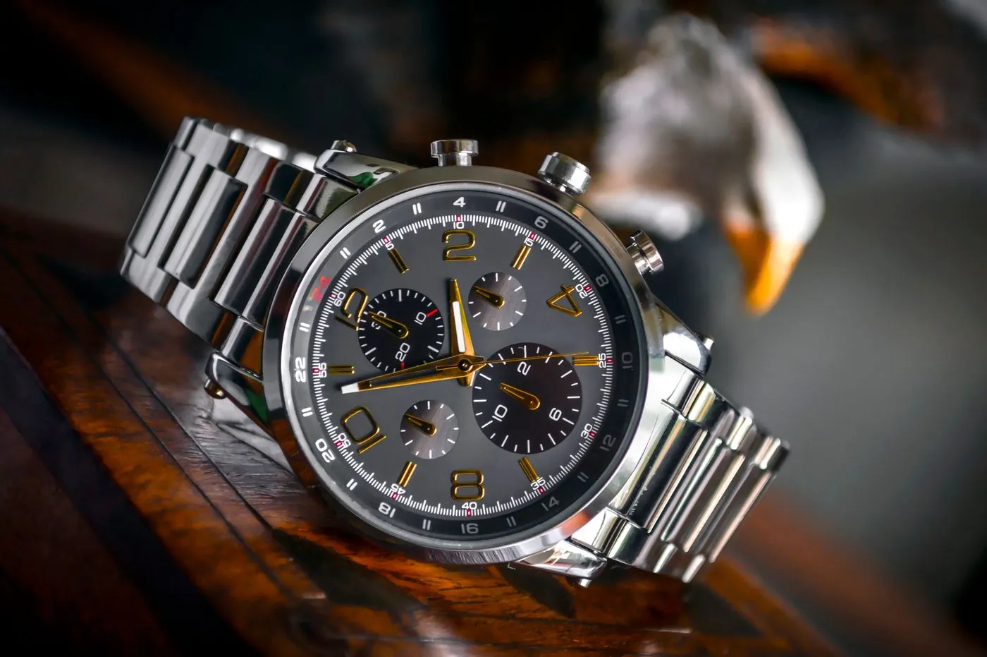 Montre chronographe en acier avec bracelet métal