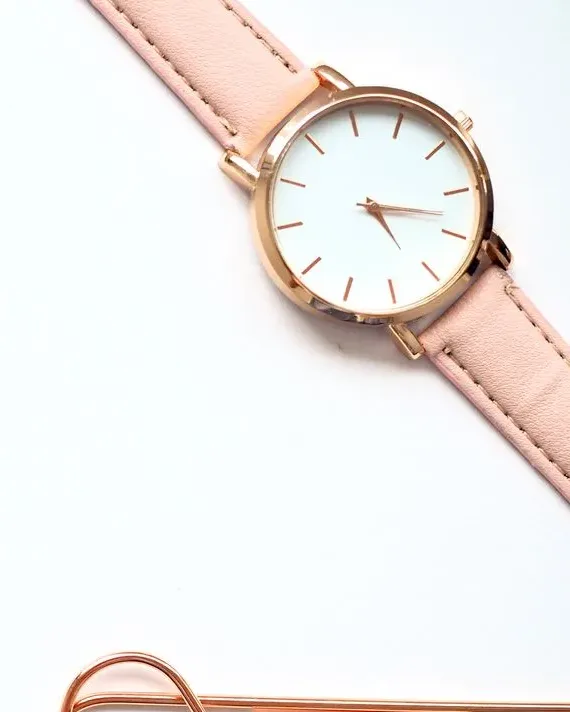 Montre femme or rose à cadran blanc